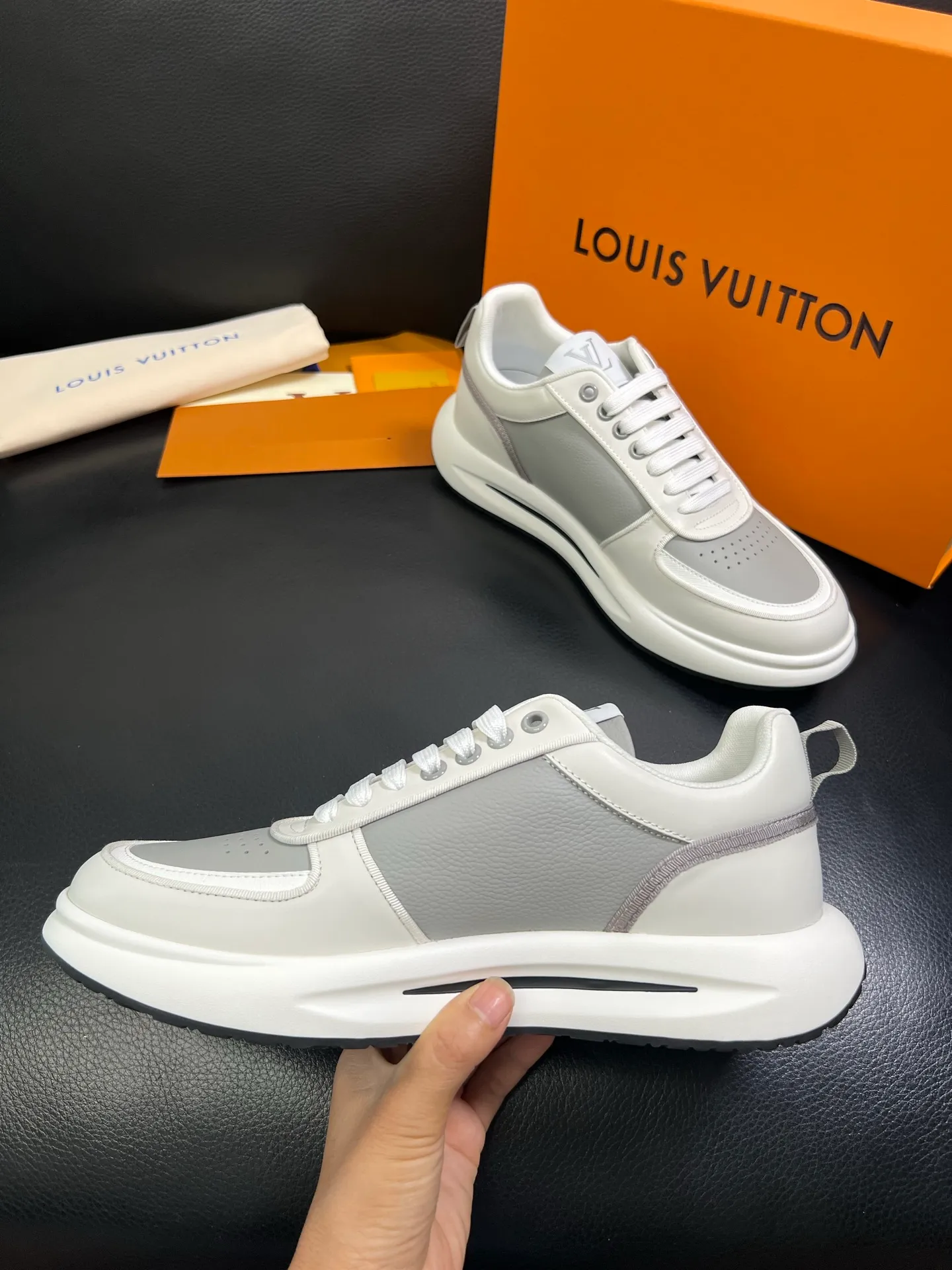 Men's shoes💰800 Lv 🔍Top purchasing agent🇮🇹 Louis Vuitton, the sports sneaker counter is synchronized, the uppers are imported from Italy, high-quality splicing colorful and complex crafts, the imported mesh padding is soft and comfortable, soles: original soles specially provided by the original factory, T men's men's shoes 💰U exclusive movable molded soles are super comfortable, original factory and single goods, 🔍🔍high quality, you can enter and exit the counter at will, welcome to compare, code number 38-44 (customized 45) 85871